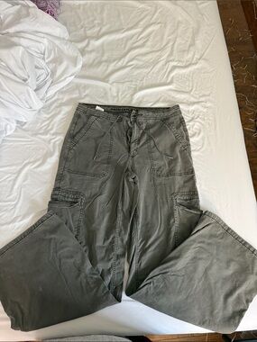 American Eagle Outfitters Olive Green Wide-Leg Cargo pants for Women